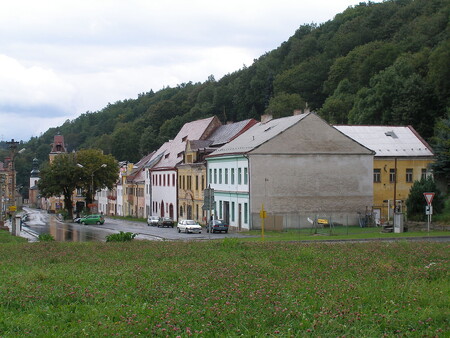 Záměr těžby se nyní posuzuje z hlediska vlivu na životní prostředí. Teprve pokud získá firma souhlas ministerstva životního prostředí, bude moci požádat o povolení k těžbě a o stavební povolení.