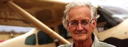 ain Douglas-Hamilton, průkopník ochrany slonů a zakladatel organizace Save the Elephants. Foto: Ndovultome Wikimedia Commons