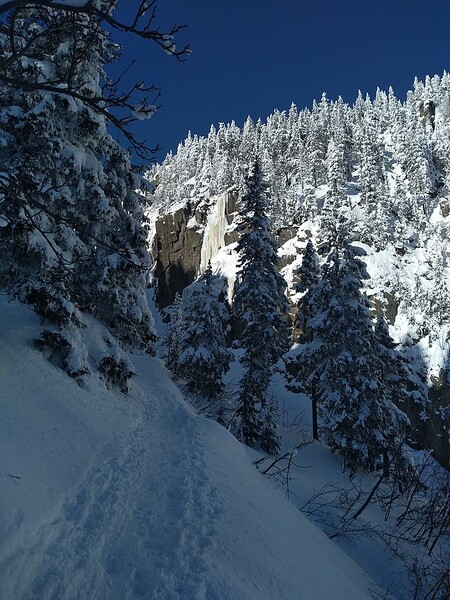 "Z pohledu dlouhodobého měření jde tady na začátku února o nadprůměrnou hodnotu. Extrémy z tohoto období jsou 32 centimetrů a 160 centimetrů. Nejčastější hodnoty naměřené tady v minulých letech na začátku února jsou od 80 do 110 centimetrů," řekla Petra Šťastná.