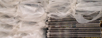 Ke klasickým jednorázovým plastovým taškám jsou dvě alternativy. Foto: SunTsiuKee111 / Wikimedia Commons