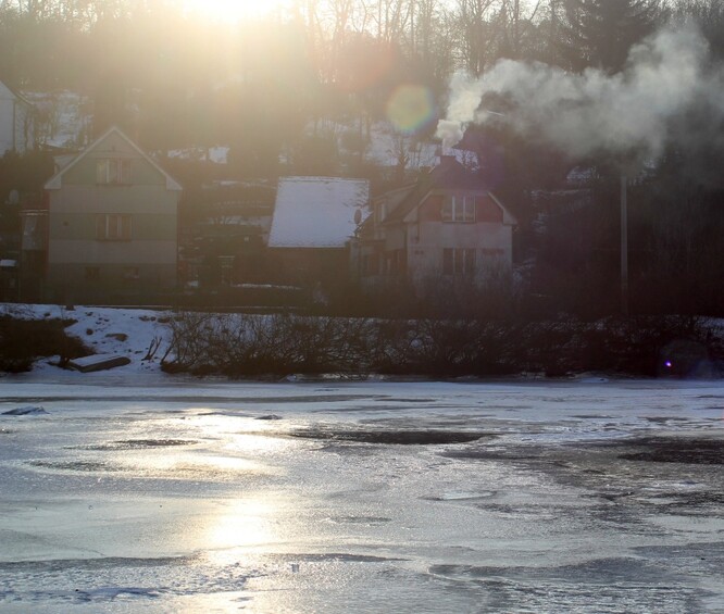 Topit uhlím je levné. Ale škodí to zdraví i klimatu. Ilustrační snímek.