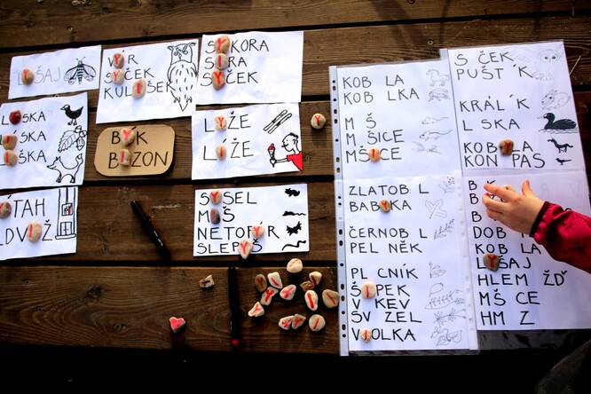 Děti se hrou učí více, než si většina lidí je ochotna připustit.