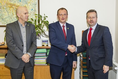 Dnes se ve Vrchlabí ujal funkce nový ředitel Správy Krkonošského národního parku Robin Böhnisch. Do úřadu jej oficiálně uvedl ministr životního prostředí Richard Brabec a dosavadní ředitel Jan Hřebačka.