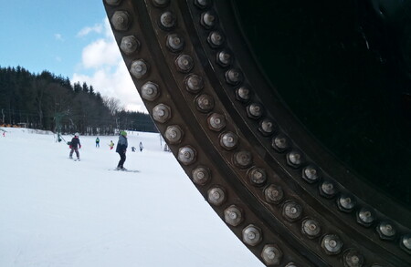 ČIŽP uložila společnosti Mega Plus, která provozuje SkiResort Černá hora - Pec, pokutu 120.000 korun. Pro technické zasněžování svých lyžařských areálů na podzim 2018 nedodržela při odběru vody z potoků stanovené podmínky. / Ilustrační foto