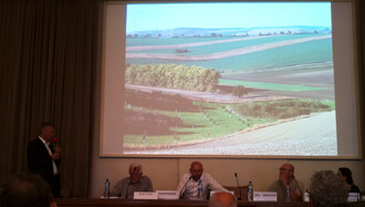 Petr Marada hovoří o své farmě v Šardicích. Hospodařit se dá i jinak.
