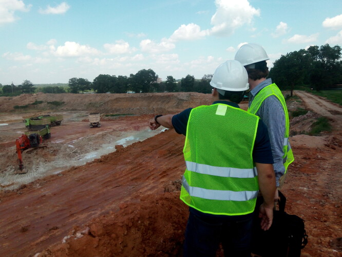 Stavba velké bioplynové stanice v Indonésii na zpracování odpadní vody z palmového oleje.