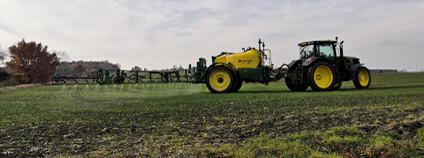 Aplikace pesticidů na pole Foto: Zdeňka Kováříková Ekolist.cz