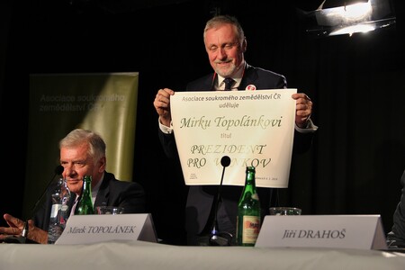 Mirek Topolánek je podle sedláků nejlepším kandidátem na prezidenta republiky. A vysloužil si od nich titul prezident pro venkov.