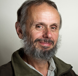 RNDr. Mojmír Vlašín je český zoolog, ekolog a politik. Vystudoval Přírodovědeckou fakultu Masarykovy univerzity v Brně, obor biologie. V současnosti je zaměstnán v Ekologickém institutu Veronica, externě vyučuje na Katedře environmentálních studií Fakulty sociálních studií Masarykovy univerzity a je soudním znalcem v oboru ochrana přírody.