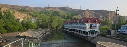 Vodní dílo na řece Isfara v Tádžikistánu Foto: USAID Central Asia Flickr