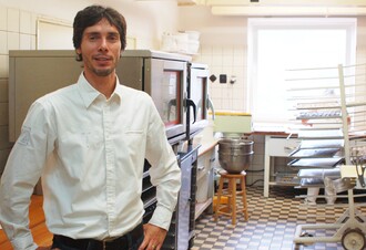 „Já říkám, že bio je opravdové jídlo," tvrdí majitel Biopekárny Zemanka Jan Zeman.