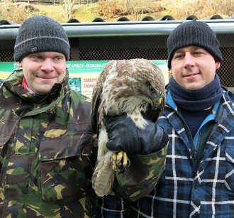 Když už měli trampové svůj vandr takhle přerušený, vzal jsem je alespoň k nám na stanici, aby si mohli prohlédnout i jiné pacienty