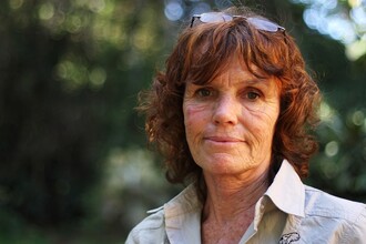 Ano, stále věřím, že by se nějací severní bílí nosorožci ve volné přírodě mohli skrývat, říká Kes Hillman Smithová, která víc než 20 let vedla monitoring v konžském národním parku Garamba