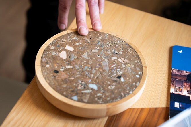 Ukázka hliněné podlahy pro Klenovu boudu Ligy lesní moudrosti.