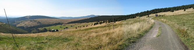 Klínové Boudy patří v Krkonoších k tradičním lučním enklávám. Klínové Boudy vznikly v 16. století s těžbou železné rudy ve Svatém Petru v Špindlerově Mlýně.