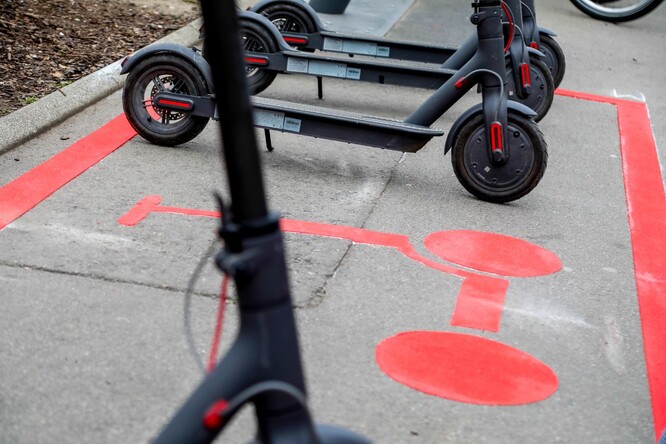Odstavná místa pro elektrokoloběžky.