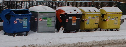 Namísto kontejnerů parkovací místo. Ilustrační snímek