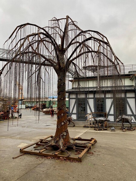Strom života bude podle Juřenové také stromem přání. Na jeho větve budou moci návštěvníci kovozoo věšet zámky coby listy stromu.