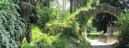 Umělá zřícenina v Podzámecké zahradě Foto: palickap / Wikimedia Commons