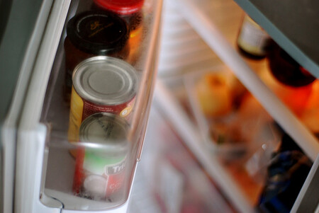 Asi 48 procent lidí jí tyto potraviny i po skončení doby použitelnosti, tedy datu uvedeném v označení "spotřebujte do", u potravin, které se rychle kazí, jako jsou mléčné výrobky nebo maso. Ilustrační snímek.