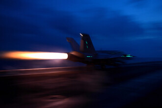 Jihočínské moře, čilý vojenský provoz.