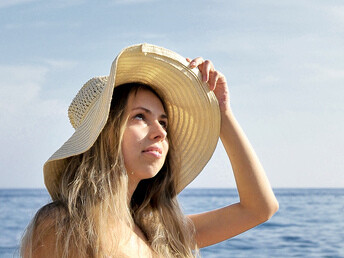 "Mezi turismem a kvalitou vody ke koupání je přímá souvislost. Výborné výsledky jsou proto důležité nejen pro zdraví lidí a životní prostředí, ale i hospodářství Kypru," řekl kyperský ministr životního prostředí Kostas Kadis.