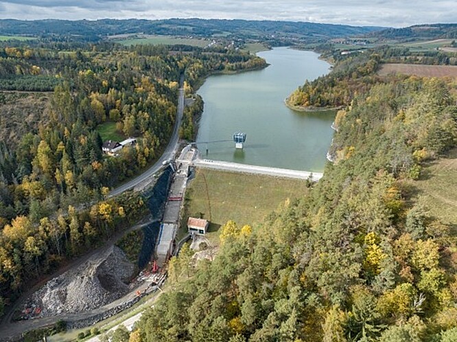 Betonáž skluzu od bezpečnostního přelivu, listopad 2023.