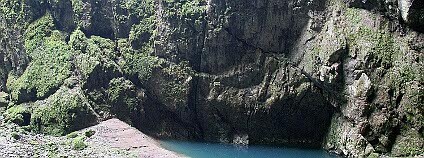 Jezírko na dně propasti Macocha Foto: Prazak Wikimedia Commons