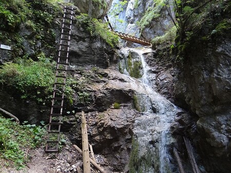 Ústí rokliny v roce 1976 zasáhl požár, který se rozšířil na plochu 30 hektarů a po kterém byl přechod touto částí národního parku zakázán. Turisté tam pak měli k dispozici náhradní krátkou trasu a navazující části soutěsek Malý a Veľký Kyseľ