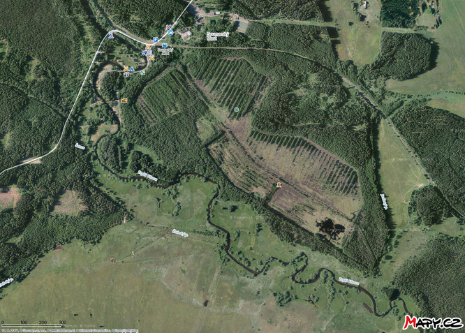 Soumarské rašeliniště bylo těžené průmyslově, rašeliny tu zbylo velmi málo. Přesto se povedla revitalizace a mokrá místa si bere příroda zpět.