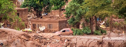 Následky protržení nádrže s toxickými kaly v Brazílii. Foto: Romerito Pontes Flickr