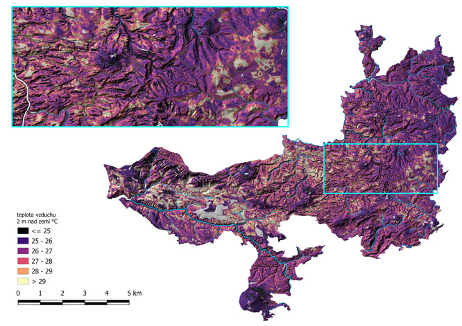 Mapa maximální teploty vzduchu (95. percentil v hydrologickém roce 2020/2021) v lese ve dvou metrech nad zemí pro Národní park České Švýcarsko.