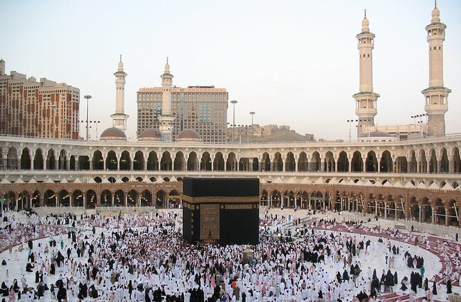 Podle studie zveřejněné v časopise Environmental Research Letters by se riziko, že poutníci do Mekky utrpí život ohrožující úpal, mohlo zvýšit až pětinásobně.