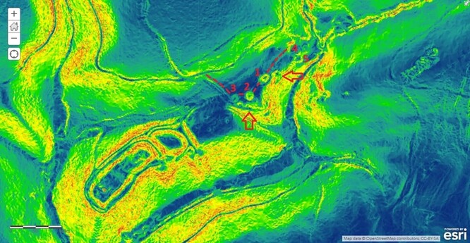 Výrobní areály zachycené severovýchodně od hradu Vildenberk na podkladu leteckých laserových dat (topex): č. 1–3 cisterny na vodu, č. 4 – hliník, č. 5 – výrobní objekt P002 (cihlářská pec), šipky – zahloubené objekty na hraně svahu, čárkovaně – kanál přivádějící vodu.