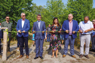 Slavnostního rozšíření se zúčastnil předseda vlády Andrej Babiš, středočeská hejtmanka Jaroslava Pokorná Jermanová, statutární zástupce hejtmanky a náměstek pro oblast životního prostředí a zemědělství Miloš Petera, ředitel Agentury ochrany přírody a krajiny ČR František Pelc, starosta města Milovice Milan Pour a ředitel Správy chráněné krajinné oblasti Kokořínsko - Máchův kraj Ladislav Pořízek.