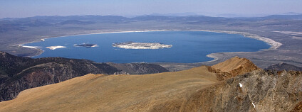 Jezero Mono v Kalifornii, kde byly popisované bakterie objeveny. Foto: clr-flickr / Flickr.com