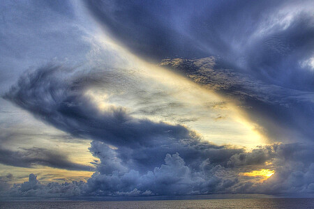 Podle současných teorií by letní monzunové proudění, které přináší přináší vlhký vzduch z oceánu nad pevninu, mělo zeslábnout kvůli vlivu antropogenního oteplování Země