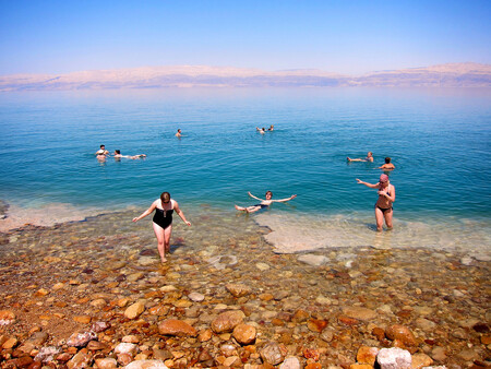 Celkem 25 plavců pochází z Izraele, palestinských území i Nového Zélandu či Dánska. Čeká je plavba dlouhá 15 kilometrů a předpokládá se, že ji urazí zhruba za sedm hodin. Ilustrační snímek.