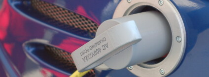 Foxconn je známý především výrobou telefonů iPhone pro americkou firmu Apple. V poslední době se ale více angažuje také v oblasti elektromobilů.