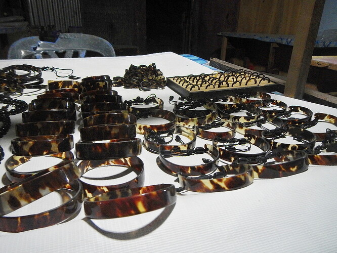 Suvenýr pro turisty. Nekupujte je, znamenají strašnou smrt želvy.