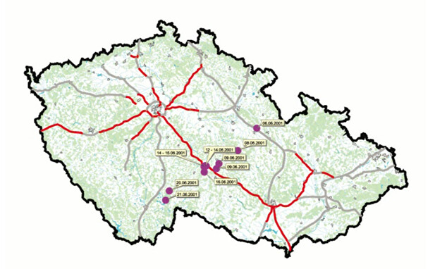 Mapa se záznamy výskytu losa v červnu 2001, kterému státní ochrana přírody pomohla úspěšně překonat dálnici D1.