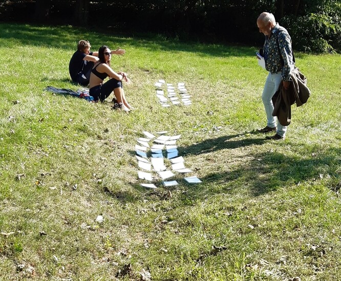 Obr. 5. Organizátoři hry vůbec netušili, že pexeso vyložili na průlehu Obr. 5. Organizátoři hry vůbec netušili, že pexeso vyložili na průlehu