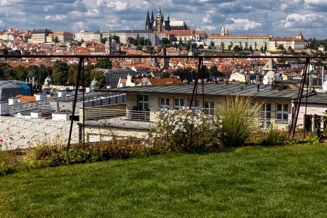 Obr. 21. Pohled ze střechy Paláce DRN Obr. 21. Pohled ze střechy Paláce DRN