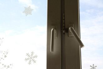 Moderní okna mají vysokou těsnost. Je to dobře. A je to i špatně.