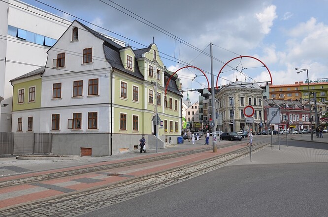 Po letech se stromy navrátí také do Moskevské ulice, jež spojuje dolní a horní centrum.