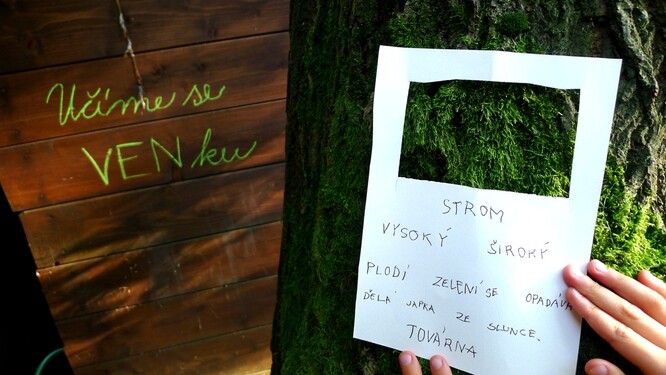 Celá řada věcí se dá učit venku.