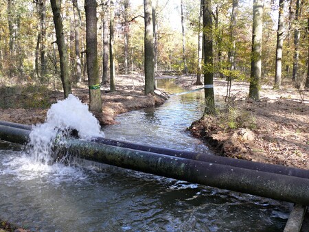 "Jedinou možností je v tuto chvíli čerpání vody z řeky Moravy," říká Kolibáč.  Ilustrační foto z loňského roku.