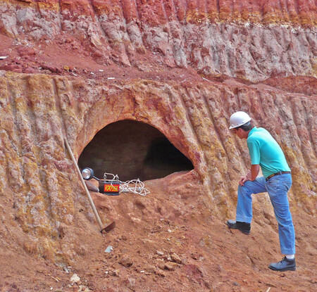 Psal o nich už Erich von Däniken: o záhadných tunelech, které do pevného podloží jihoamerických skal vytesaly silné ruce neznámých dělníků, nejspíš nikoliv lidského původu.