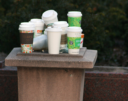 V současnosti se každou vteřinu ve Francii vyhodí 150 jednorázových plastových kelímků