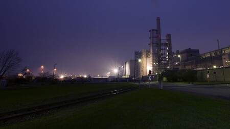Hrubá výrobní marže paroplynových elektráren v Německu na měsíc dopředu pro období špičky (8-20 hodin) dosáhla minulý týden 8,45 euro za MWh, nejvyšší hodnoty od roku 2012.  Na snímku paroplynová elektrárna Lausward v německém Düsseldorfu.